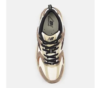 New Balance 530 – Taupe foncé et beige chaud New Balance 530 – Taupe foncé et beige chaud