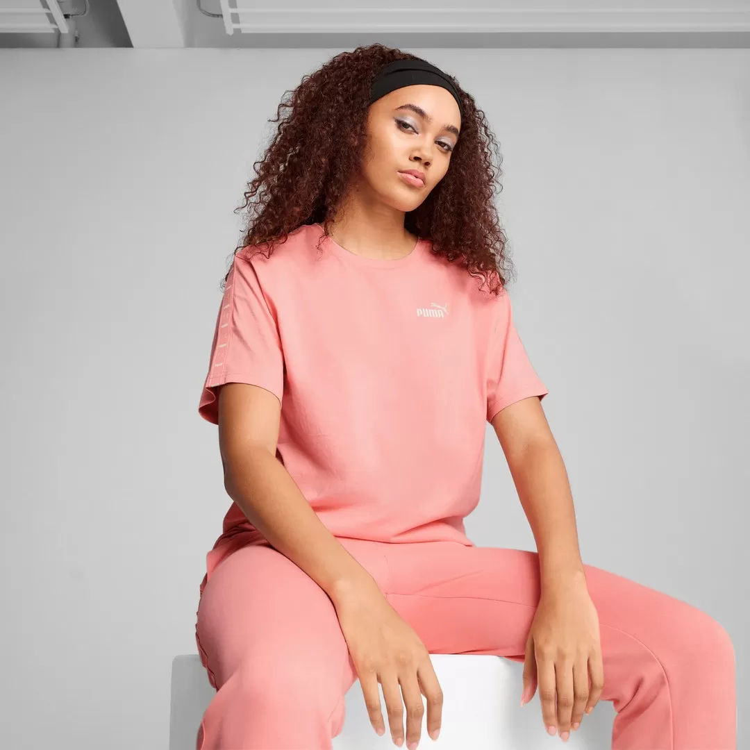ESS TAPE Relaxed Tee en Pink Fruit ESS TAPE Relaxed Tee en Pink Fruit