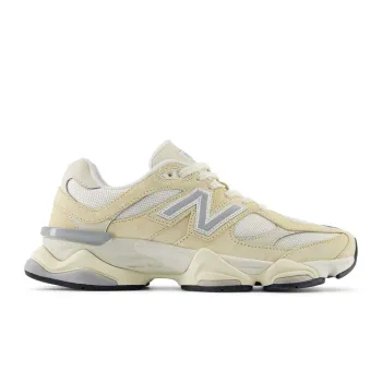 New Balance 9060 – Blanc Crème et Bleu Nuit