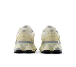 New Balance 9060 – Blanc Crème et Bleu Nuit New Balance 9060 – Blanc Crème et Bleu Nuit