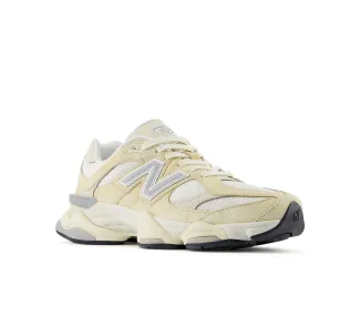 New Balance 9060 – Blanc Crème et Bleu Nuit New Balance 9060 – Blanc Crème et Bleu Nuit
