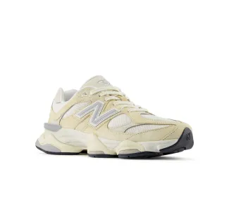 New Balance 9060 – Blanc Crème et Bleu Nuit New Balance 9060 – Blanc Crème et Bleu Nuit
